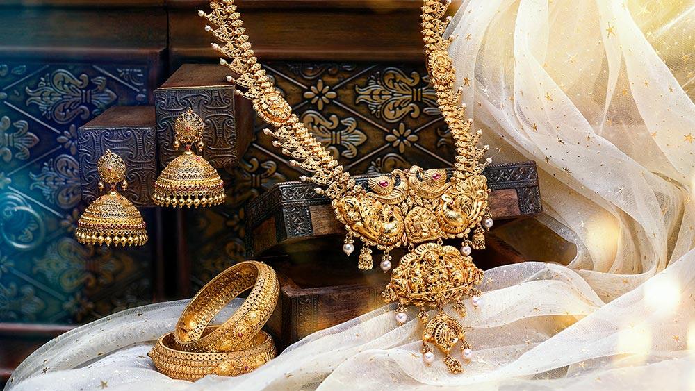  A golden necklace with matching earrings and bangles, representing a symbol of magical heirloom.